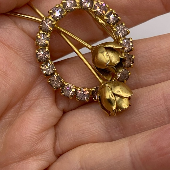 Elegant Gold Floral Brooch with Lilac Rhinestones - Picture 3 of 6
